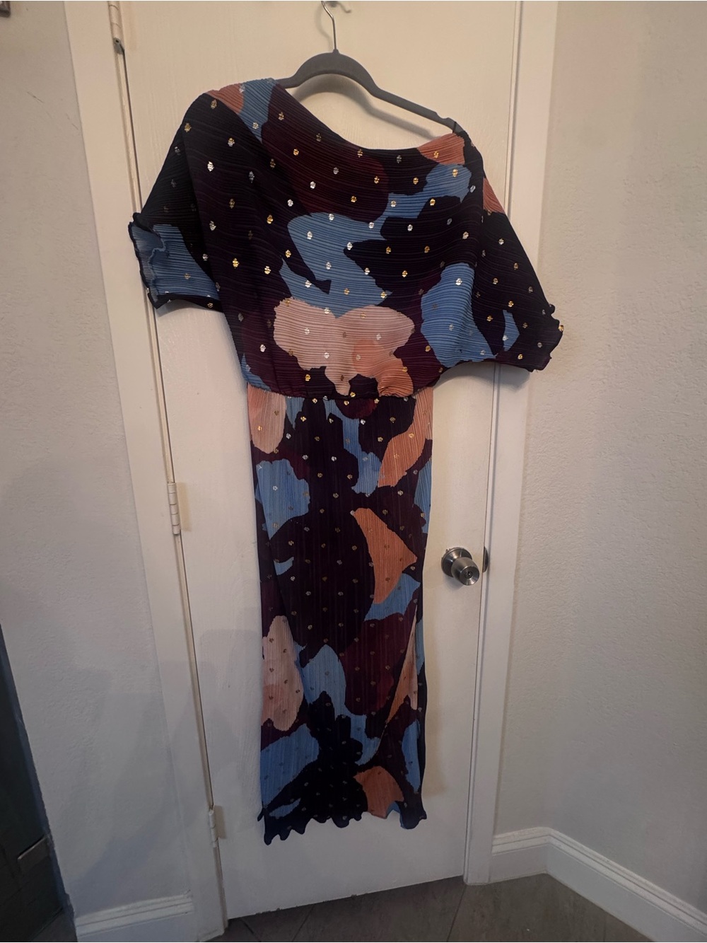Never Fully Dresses M